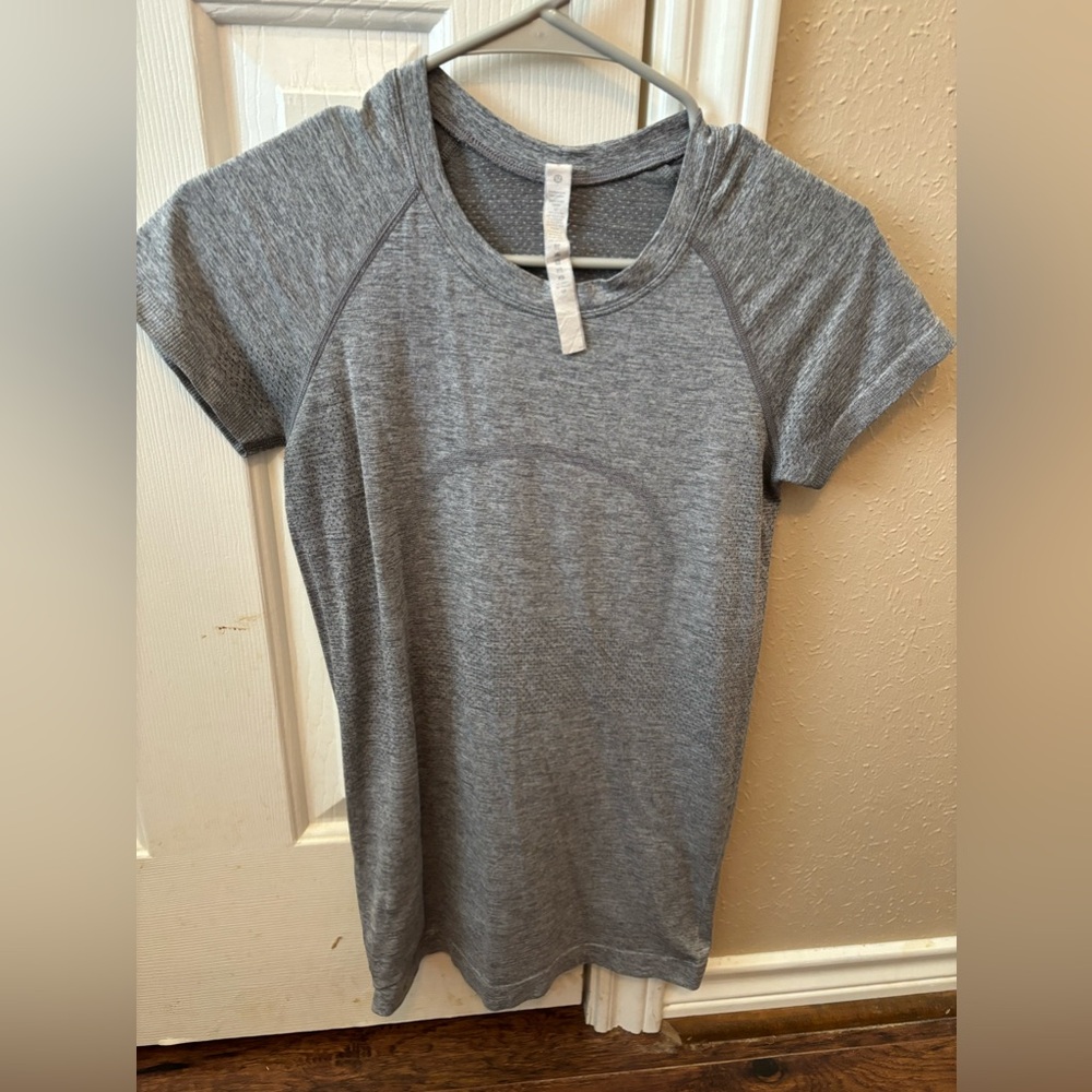Lululemon grey top